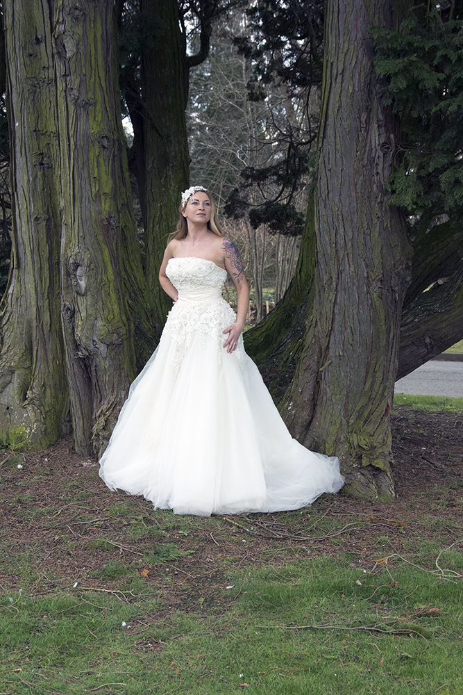 <h5> Posing the bride for outstanding images with David Stanbury FBIPP </h5>
